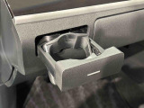 小物の収納ができる助手席インパネボックス他、便利な収納付いてます。