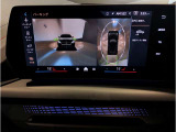 【バックモニター】&rdquo;R&rdquo;レンジにシフトチェンジして頂くとバックカメラとセンサーが起動し駐停車時の運転をサポートします。