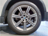 BMW純正アルミホイールです。納車時にはアルミホイールコーティングも承っております!是非ご検討下さいませ。
