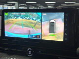 【アラウンドビューモニター】専用のカメラにより、上から見下ろしたような視点で360度クルマの周囲を確認することができます☆縦列駐車や幅寄せ時に活躍してくれます♪