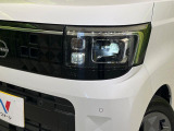 【LEDヘッドライト】悪天候や夜間走行時も良好な視界を確保し安心して運転できる高輝度LEDヘッドライトを装備!点灯速度が早く、消費電力も抑えられています。