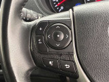 運転中、オーディオの操作をしてて、ハッとしたことはありませんか?ステアリングスイッチは、運転中でもハンドルでオーディオの操作が可能です。安全なドライブをサポートします。
