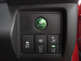 パーキングセンサーや横滑りを防ぐVSA等のスイッチ類は運転席の右側、手の届きやすい位置にあります。