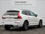 伝統の縦型テールライトは、悪天候の中でも視認性高く遠くから一目で分かるボルボのデザインアイコンです。緊急制動時にはプレーキランプが高速で点滅、後続車からの追突被害事故を未然に防ぎます。