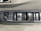 【電動格納ミラー】サイドミラーは電動格納式となっており、狭い駐車場でもキズがつくリスクを抑えられます。