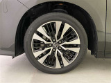 機敏さを引き立てる純正アルミ 235/50 R18 装着!