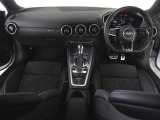Audiのインテリアはエクステリア同様、優れたデザイン性とクオリティ、そして機能性を兼ね備えております。
