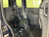 後席をはね上げれば、「もうひとつの荷室」が生まれます。