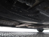気になる中古車の下廻り。もちろん、納車時には整備スタッフによる点検を実施致しますので安心してご購入いただけます。