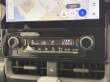 オートエアコンは温度を設定するだけで、自動で風量などを設定してくれます。運転しながら操作も必要ないので、安全性も向上します。