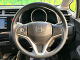 インテリアに合わせたデザインのステアリングは、運転される方のことも考え、運転しやすい形状、大きさです。是非一度、実際に触ってお確かめください。