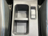 運転席・助手席のドリンクホルダーです