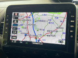 【大画面ナビ】人気の大型9インチナビを装備。存在感のある大画面はインパクト大!ナビ利用時のマップ表示は見やすく、テレビやDVDは臨場感がアップ!いつものドライブがグッと楽しくなります♪