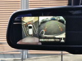 アラウンドビューモニター。上空から見下ろしているような映像で、スムースな駐車をサポートします。