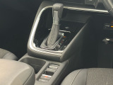 ★ブレーキホールド★ブレーキペダルを離しても停車し続けてくれる機能♪ちょっとした信号待ちなど街中を走るときにあると嬉しいですね