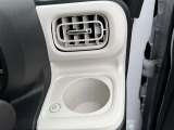 運転席ドリンクホルダー
