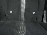 ◆ISOFIX◆シートベルトいらずでチャイルドシートと固定金具を連結するだけでがっちり固定できます。