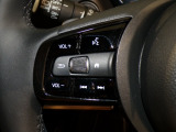 【ステアリングリモコン】ステアリングにオーディオ調節可能なスイッチが装備されていますので運転中でも視線をそらさずにオーディオの調節が可能です!