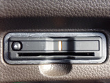 ■【ETC車載器】が装備されています。セットアップをしてお渡しとなり、ETCカードを差し込むだけで高速道路の利用が可能です。