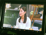 テレビ番組を画面で視聴できる装備です。目的地に着いた後など、停車中のひとときに映像を楽しめます。画面に番組が表示され、休憩時間の過ごし方の幅が広がります。