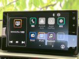 電話や音楽、ラジオ、テレビなどの項目が画面に並び、使いたい機能を見つけやすい構成です。アイコン表示で内容を把握しやすく、日常の車内時間に活用できます。