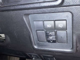 【オートマチックハイビーム】カメラセンサーにより前方車両のランプや街路灯などの明るさを判定、自動的にハイビームとロービームを切替します。