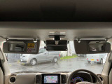 サンバイザーにはバニティミラー付きで車内でもお化粧直しできます