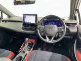 運転席まわりです。 各操作スイッチは使いやすい位置に配置されてます。