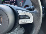 スイッチ操作で一定速度に走行を制御。加速、減速の少ない高速道路などでの運転をより快適にするクルーズコントロールを装備。
