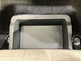 助手席アンダーボックスは運転用の替え靴や、車内に常備しておきたい子供用品、着替えた服などが収納できて便利です。女性に嬉しい収納スペースです★