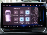 ヘッドアップディスプレイが搭載されております!運転中メーターに視線を落とすことなく速度等を確認頂ける便利な装備となっております!