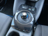 電気自動車系専用のシフトレバーです。操作感はとってもスムーズです。