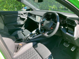 人間工学に基づいて設計されたシートは車のもっているドライビングフィールを存分にドライバーに伝えてくれるクオリティの高い仕上がりとなっています。