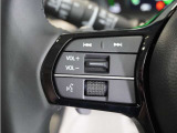 ◆オーディオリモコンスイッチ◆ハンドルにスイッチが装備されてます。視点をそらすことなく、ボリューム調整・オーディオソース切替・選曲が出来ます。安全運転しながら操作が可能になりました。