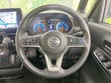 インテリアに合わせたデザインのステアリングは、運転される方のことも考え、運転しやすい形状、大きさです。是非一度、実際に触ってお確かめください。