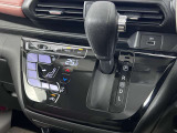 操作が簡単なシフトレバーですのでストレスなく運転が出来ますよ!