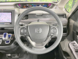 【純正革巻きステアリング】上質な革を使用することで、手にしっかり馴染みとても運転しやすいハンドルです♪
