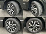 195/65R15 純正アルミホイール装着。