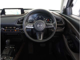 【運転席】最適なドライビングポジションでドライブをお楽しみください。