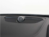 【Bowers&Wilkins】世界のオーディオファン垂涎のプレミアムサウンドシステムを搭載。コンサートホールのベストポジションに相当する音場空間を忠実に再現。乗る人すべてに驚きの音響体験を提供します