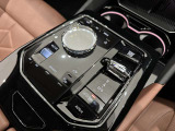 I-driveコントローラーでモニター部分を操作します。直感的に使用することが可能です。