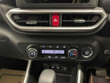 オートエアコン♪お好みの温度に設定するだけで車内を快適空間にしてくれますよ♪