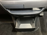 お気に入りのCDなどが収納できる格納式ボックス★