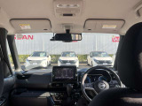 視界広々で運転しやすいインパネ