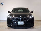 【キドニーグリル】BMWは約90年もの間、ほぼ全ての車両にひと目でBMWだと分かるこの特徴的なフロントグリルが備えられ、デザイン・アイコンとして親しまれてきました。