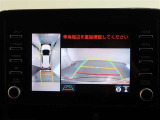 パノラミックビューモニター付きです。車両を上から見たような映像をディスプレイオーディオ画面に表示。運転席からの目視だけでは見にくい、車両周辺の状況をリアルタイムでしっかり確認できます。