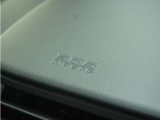 ◆助手席エアバッグ◆SRSエアバッグは、シートベルトだけでは防ぎきれない衝突時の衝撃から乗員を守るための安全装置。衝突時に瞬時に膨らみ、頭部や胸部がダッシュボードに直接衝突するのを防ぎます。