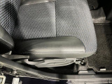 痛みの出やすい運転席シートの角、フロアマット、座面、ともに良好です