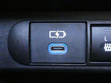 USB充電ポートです。車内でスマホなど電子機器の充電が可能です♪