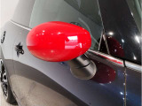 ドアミラーにはLEDウインカーが埋め込まれており、対向車からの視認性を高めております。